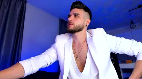 Snapshot of paris_lock chatting on 11/29/25, 09:18 Paris online show from 11/29/25, 09:18