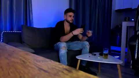 Snapshot of paris_lock chatting on 11/30/25, 11:53 Paris online show from 11/30/25, 11:53