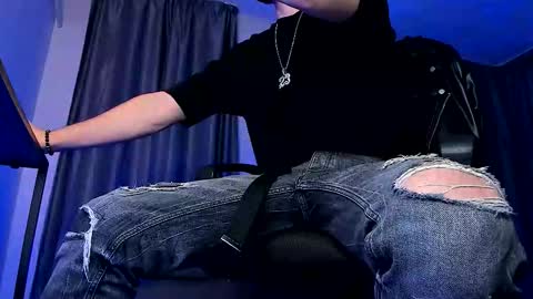 Snapshot of paris_lock chatting on 12/14/25, 02:39 Paris online show from 12/14/25, 02:39