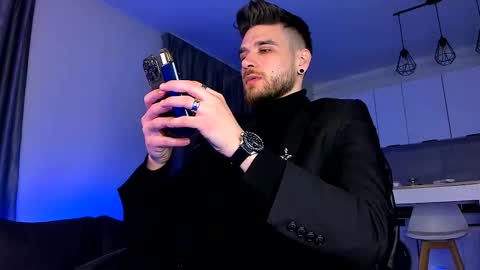 Paris online show from 03/26/26, 06:57