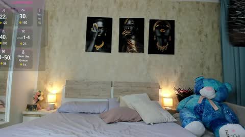 Snapshot of paris_x_hilton chatting on 12/12/24, 05:10 Paris online show from 12/12/24, 05:10