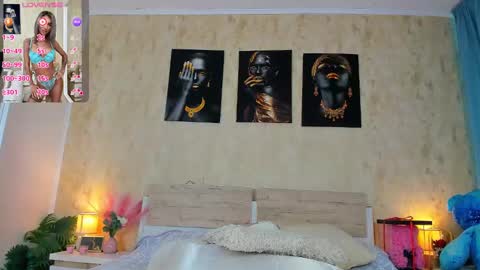 Snapshot of paris_x_hilton chatting on 03/03/25, 07:21 Paris online show from 03/03/25, 07:21