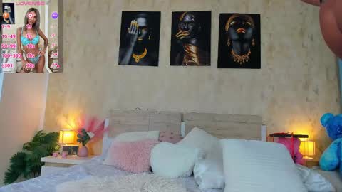 Snapshot of paris_x_hilton chatting on 03/04/25, 05:11 Paris online show from 03/04/25, 05:11