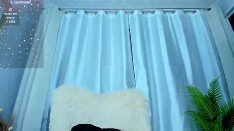 Snapshot of paris_x_hilton chatting on 10/09/25, 03:26 Paris online show from 10/09/25, 03:26