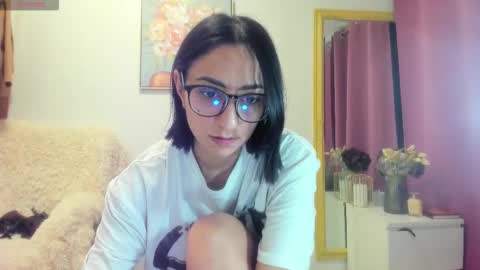 Snapshot of paris_x_hilton chatting on 02/22/26, 07:12 Paris online show from 02/22/26, 07:12