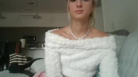 parisbaby2000 online show from 09/17/25, 01:57