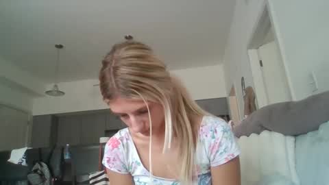 parisbaby2000 online show from 09/18/25, 03:58