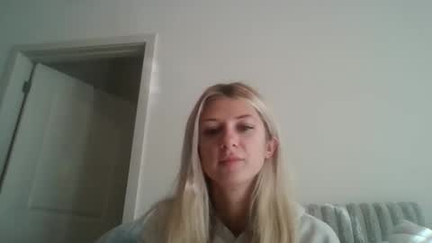 parisbaby2000 online show from 11/04/25, 02:27