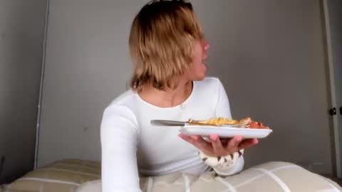 connie online show from 01/10/25, 03:39