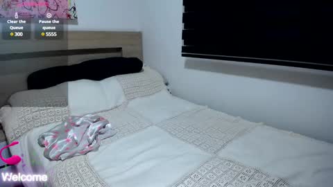 Paris online show from 02/18/25, 05:31