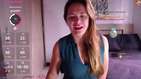 Paris online show from 10/27/25, 04:00