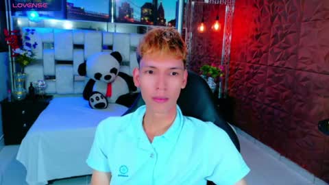 park_jimin1 online show from 11/22/25, 12:15