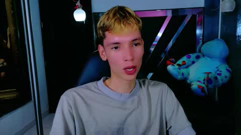 park_jimin1 online show from 11/28/25, 04:31