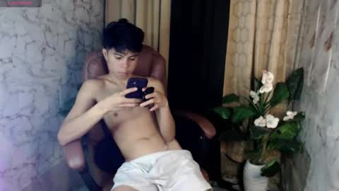 Snapshot of parkseo_yeon chatting on 05/03/26, 05:02 HENRY online show from 05/03/26, 05:02