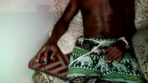 Snapshot of parlaytellio chatting on 12/14/24, 03:07 Parlay Tellio online show from 12/14/24, 03:07