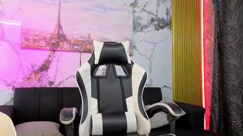 Snapshot of party_with_medellin23 chatting on 04/10/26, 09:52 party_with_medellin23 online show from 04/10/26, 09:52