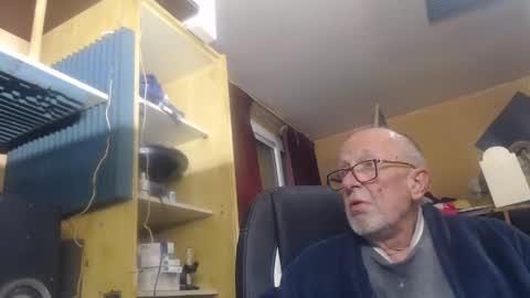 Snapshot of pascal88881 chatting on 12/27/24, 06:42 pascal88881 online show from 12/27/24, 06:42