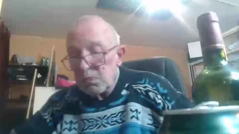 Snapshot of pascal88881 chatting on 12/31/24, 10:01 pascal88881 online show from 12/31/24, 10:01