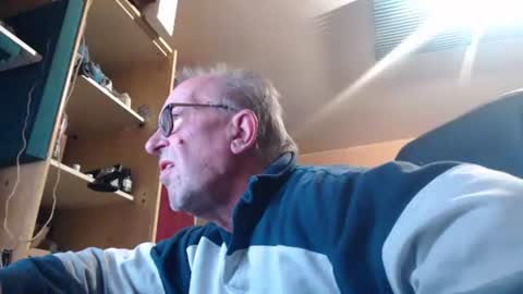 Snapshot of pascal88881 chatting on 10/21/25, 11:22 pascal88881 online show from 10/21/25, 11:22