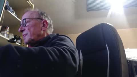 Snapshot of pascal88881 chatting on 11/19/25, 07:03 pascal88881 online show from 11/19/25, 07:03