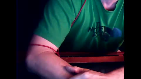 Snapshot of patou1995 chatting on 12/25/24, 11:00 patou1995 online show from 12/25/24, 11:00