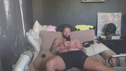 Snapshot of patrickmorris92 chatting on 04/07/26, 01:00 patrickmorris92 online show from 04/07/26, 01:00