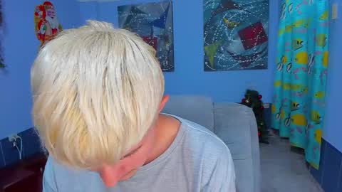 Snapshot of patrik027 chatting on 12/18/25, 09:21 .... online show from 12/18/25, 09:21