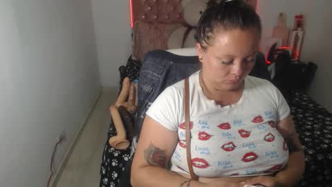 Snapshot of patty_squirt87 chatting on 10/20/25, 02:45 patty squirt87 online show from 10/20/25, 02:45