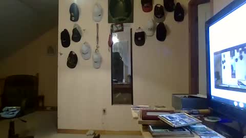 Snapshot of pattyboy1979 chatting on 10/25/25, 11:32 pattyboy1979 online show from 10/25/25, 11:32