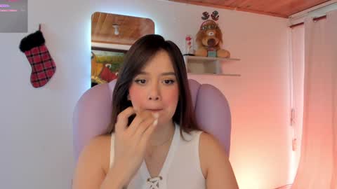 Snapshot of pau_cute chatting on 12/07/24, 09:44 Sofa online show from 12/07/24, 09:44