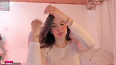 Snapshot of pau_cute chatting on 12/15/24, 11:20 Sofa online show from 12/15/24, 11:20
