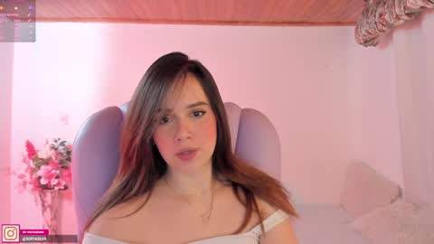 Snapshot of pau_cute chatting on 12/17/24, 10:11 Sofa online show from 12/17/24, 10:11