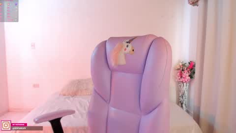 Snapshot of pau_cute chatting on 01/18/25, 03:38 Sofa online show from 01/18/25, 03:38