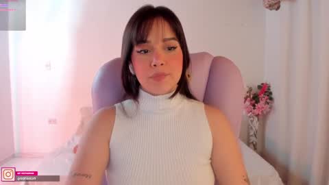 Snapshot of pau_cute chatting on 01/24/25, 04:37 Sofa online show from 01/24/25, 04:37