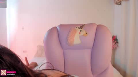 Snapshot of pau_cute chatting on 01/25/25, 07:28 Sofa online show from 01/25/25, 07:28