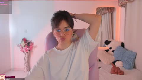 Snapshot of pau_cute chatting on 02/05/25, 07:29 Sofa online show from 02/05/25, 07:29
