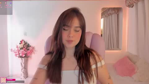 Snapshot of pau_cute chatting on 02/20/25, 04:07 Sofa online show from 02/20/25, 04:07