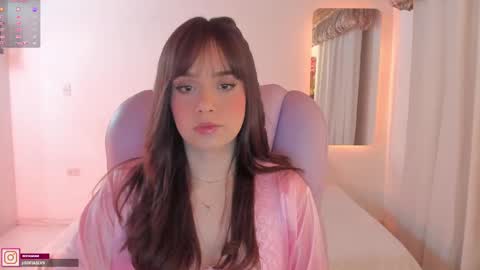 Snapshot of pau_cute chatting on 02/27/25, 04:09 Sofa online show from 02/27/25, 04:09