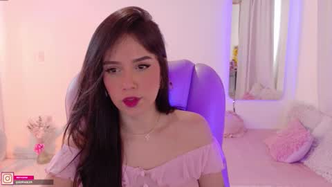 Snapshot of pau_cute chatting on 10/11/25, 08:18 Sofa online show from 10/11/25, 08:18