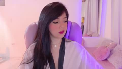 Snapshot of pau_cute chatting on 10/18/25, 04:37 Sofa online show from 10/18/25, 04:37
