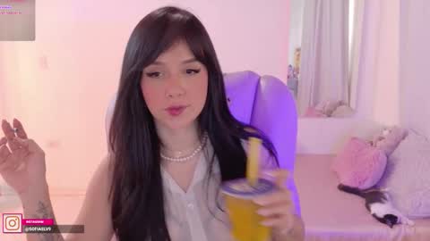 Snapshot of pau_cute chatting on 10/23/25, 09:35 Sofa online show from 10/23/25, 09:35
