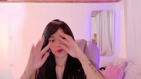 Snapshot of pau_cute chatting on 10/27/25, 09:19 Sofa online show from 10/27/25, 09:19