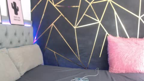 Snapshot of pau_torres_ chatting on 04/24/26, 01:24 paulina online show from 04/24/26, 01:24