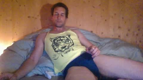 Snapshot of paueriwan chatting on 04/19/26, 08:00 paueriwan online show from 04/19/26, 08:00