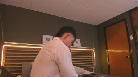 Paul online show from 01/28/25, 02:21