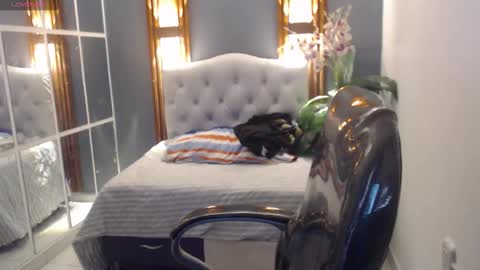 Snapshot of paul_ponce chatting on 12/22/25, 06:05 PAUL online show from 12/22/25, 06:05