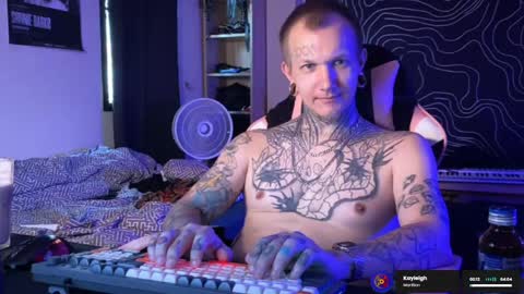Snapshot of paul_razor chatting on 04/18/26, 04:16 Paul online show from 04/18/26, 04:16