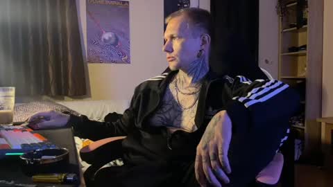 Snapshot of paul_razor chatting on 05/09/26, 03:17 Paul online show from 05/09/26, 03:17