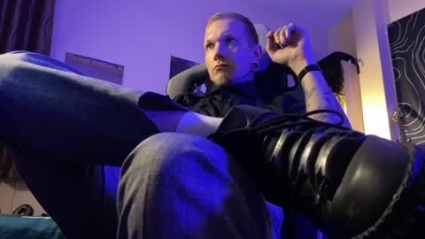 Snapshot of paul_razor chatting on 05/23/26, 07:29 Paul online show from 05/23/26, 07:29