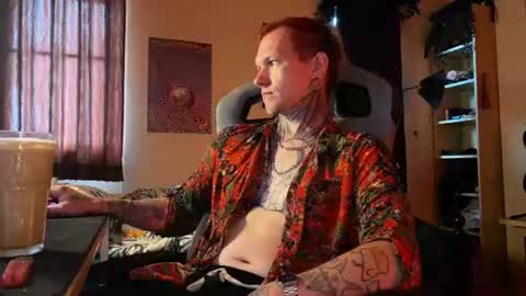 Snapshot of paul_razor chatting on 06/16/26, 01:52 Paul online show from 06/16/26, 01:52